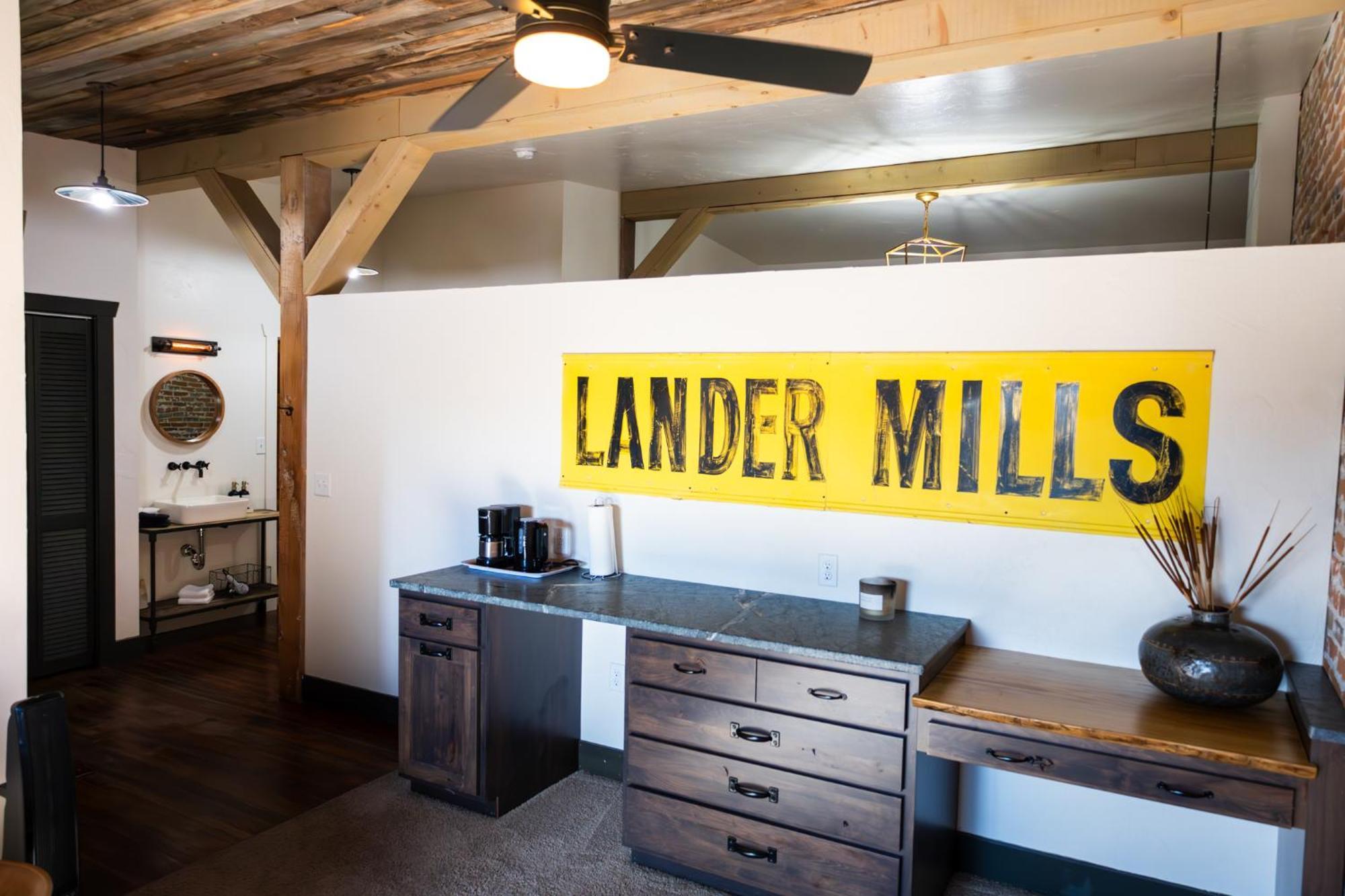 Lander Millhouse Ξενοδοχείο Εξωτερικό φωτογραφία